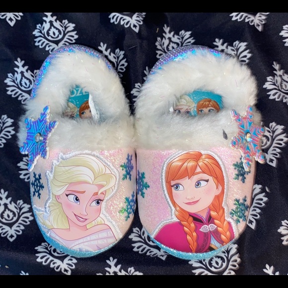 Disney Other - Frozen slippers